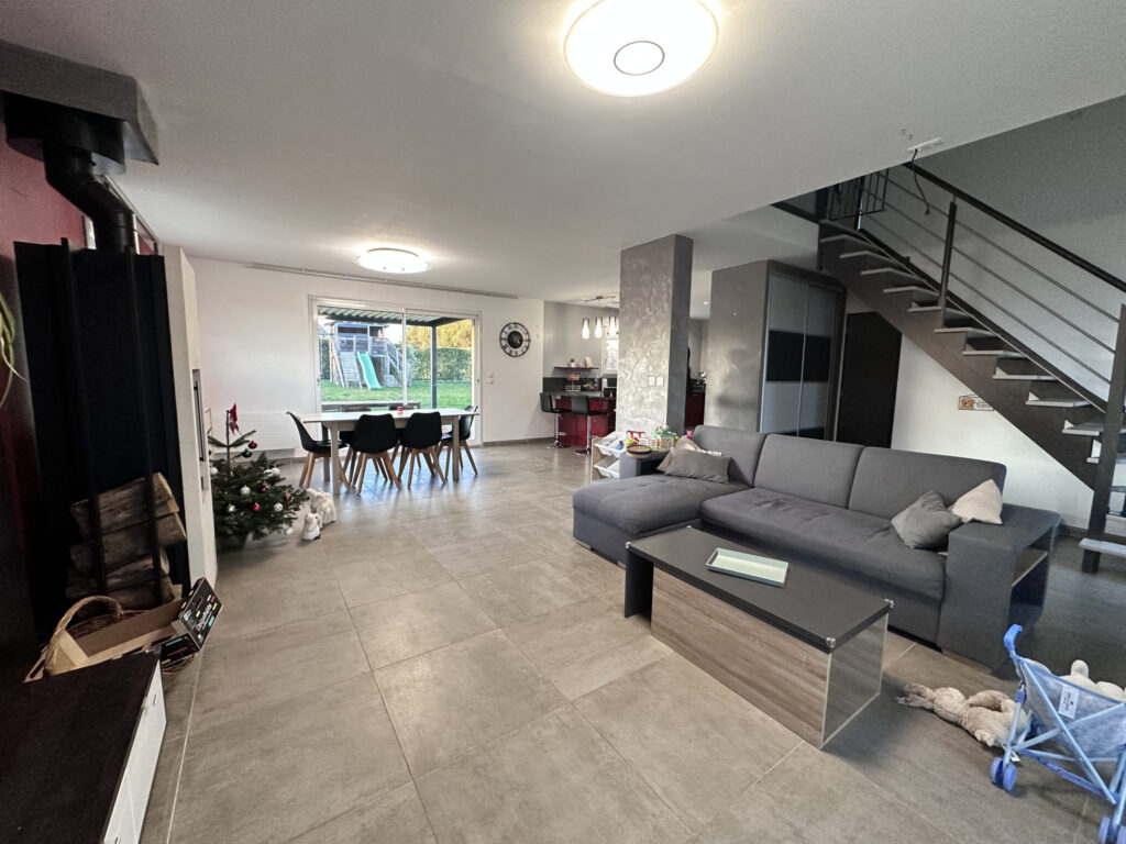 MAISON – 128.23m2 – 5 pièces